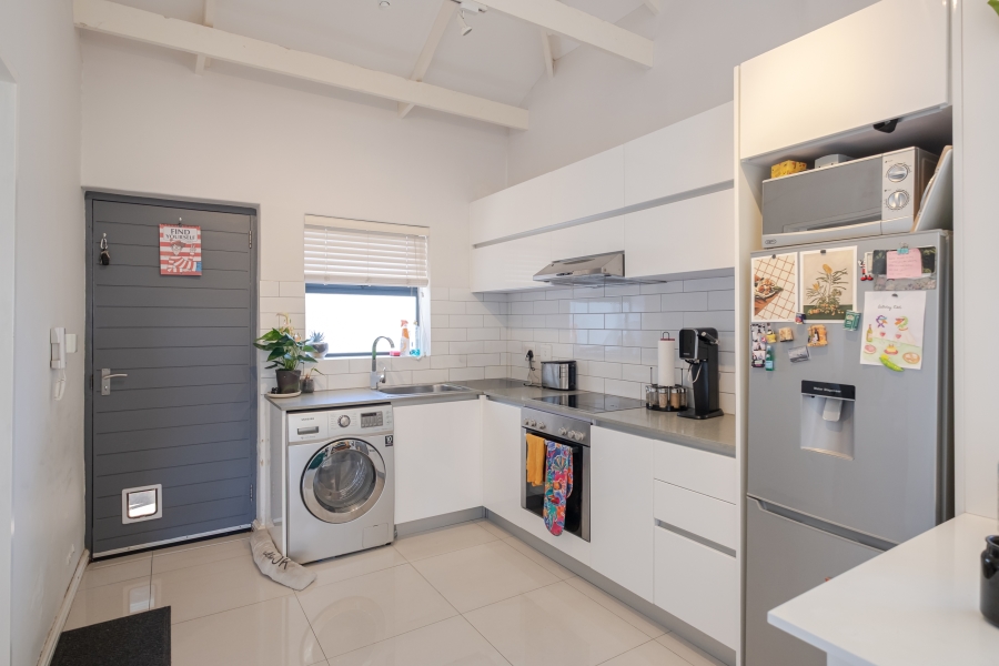 1 Bedroom Property for Sale in Vredehoek Western Cape